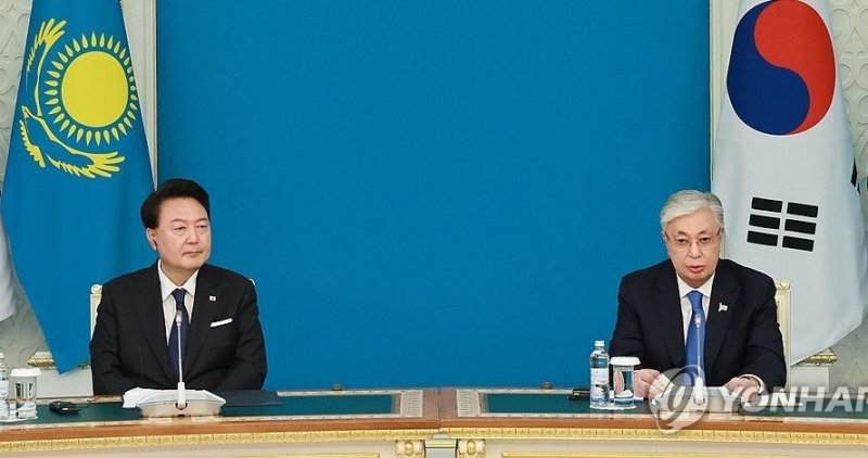 카자흐스탄 아스타나 대통령궁에서 윤석열 대통령과  카심-조마르트 토카예프 카자흐스탄 대통령
