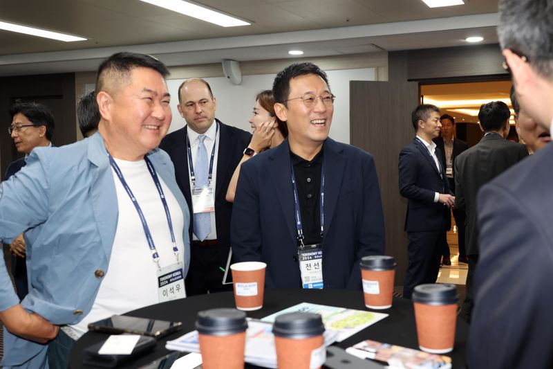 이석우 두나무 대표와 행사 참가자
