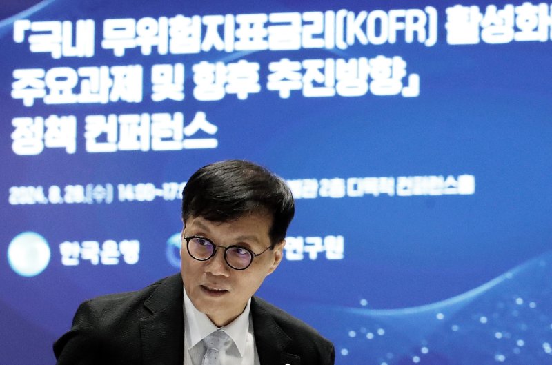 '글로벌 금융 현안 논의' 이창용, BIS총재회의 참석차 출국 관련사진1