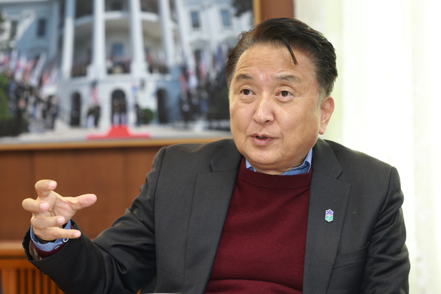 44년만에 대청호 규제완화… 김영환 지사의 '뚝심전략' 통했다