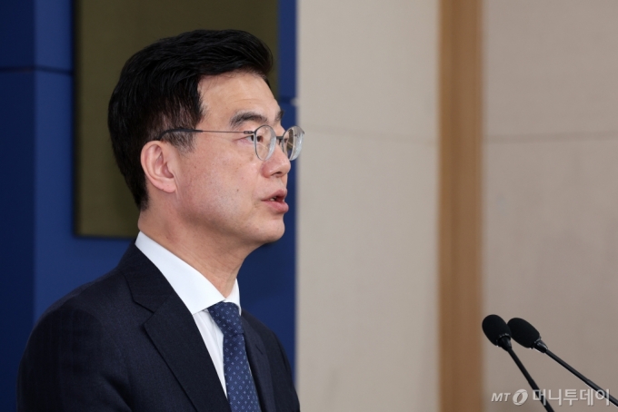 中, 서해 이어도 인근에 구조물 무단 설치…정부 "단호한 입장 전달"
