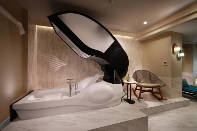 "15분이면 샤워·건조 완료"…오사카 호텔에 등장한 '인간 세탁기'