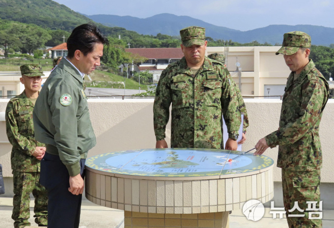 日, 中항모 감시 위해 오키나와 주변에 레이더 부대 배치